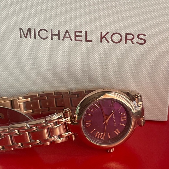 MICHAEL KORS WATCH,Michael Kors Gold Watch. - Picture 8 of 10